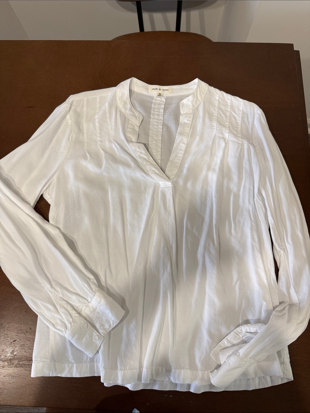 cloth & stone cream-white V-neck long sleeve blouse with pintuck shoulders